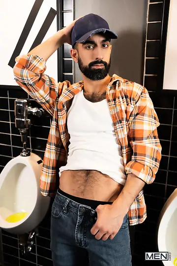 Old guy fucking Arab ass