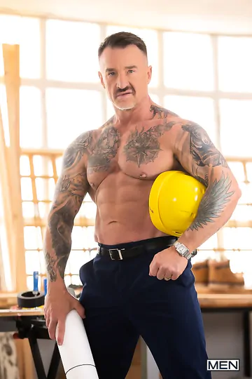 Men fucking at the construction site