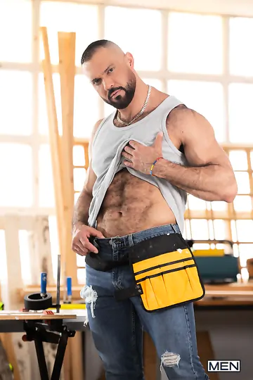 Men fucking at the construction site