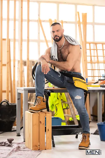 Men fucking at the construction site