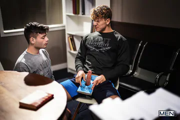 Felix Fox and Ryan Bailey in action