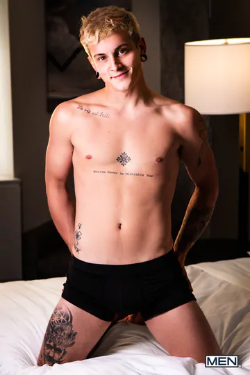 Ryan Bones fucking a blonde guy