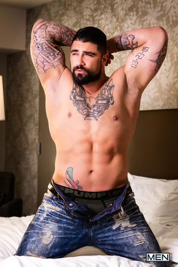 Ryan Bones fucking a blonde guy