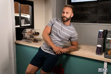 Hunkey man fucking Joey Mills