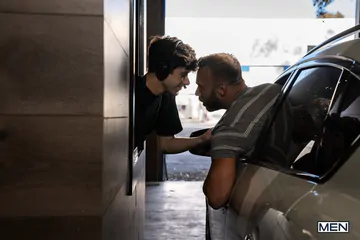 Hunkey man fucking Joey Mills