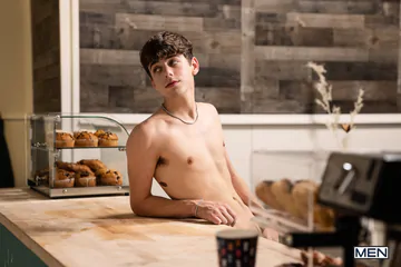 Hunkey man fucking Joey Mills