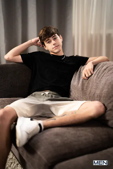 Fit man fucking a twink