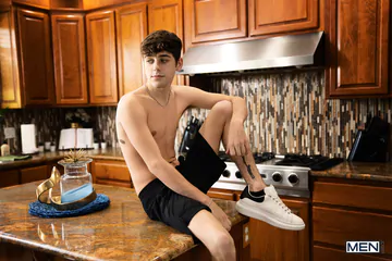 Felix Fox pounding Joey Mills