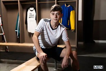 Joey Mills gets fucked in the locker room