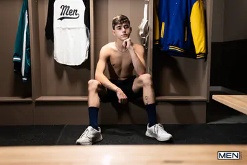 Joey Mills gets fucked in the locker room