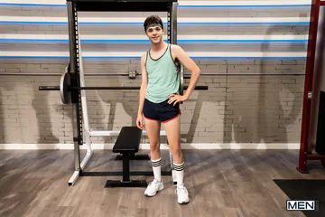 Two gays boning at the gym