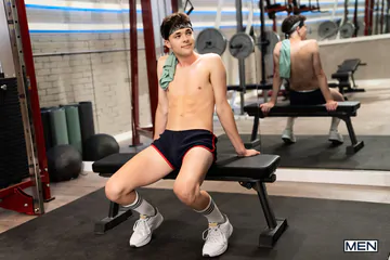 Two gays boning at the gym