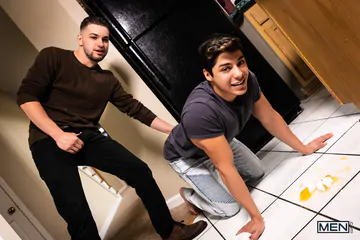 Johnny Rapid fucking a beefy boy