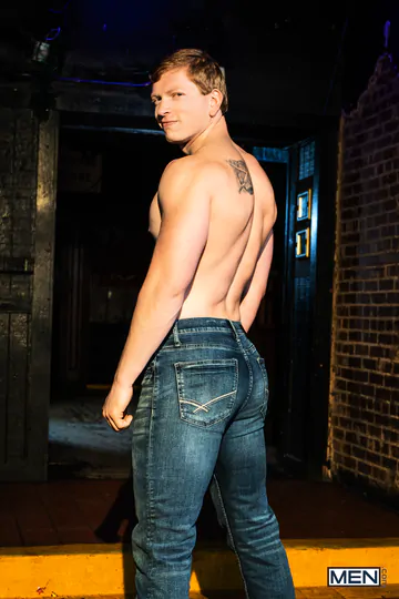 Nic Sahara pounding Kyle Connors