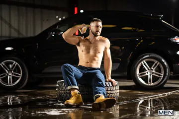 Fit guys fucking in a warehouse