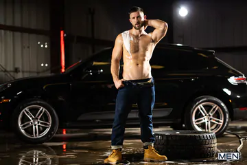 Fit guys fucking in a warehouse