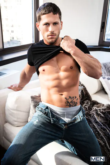 Roman Todd gets fucked by Aiden Ward