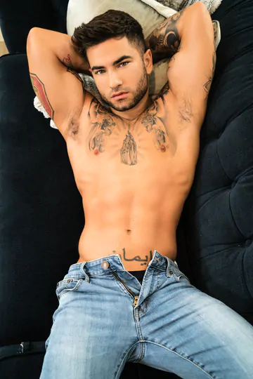 Roman Todd and Vadim Black boning