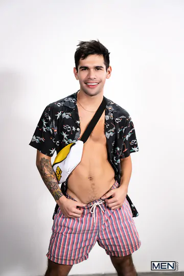 Threesome porn with Joey Mills