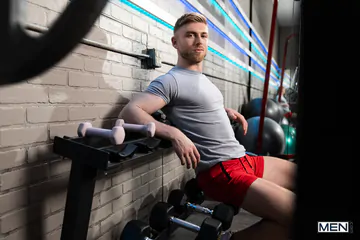 Gay guys fucking at the gym