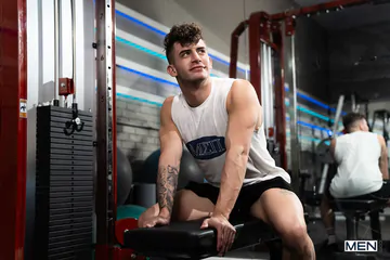 Gay guys fucking at the gym
