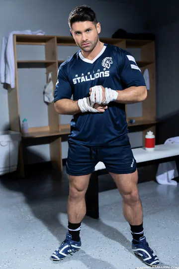 Men fucking in the locker room