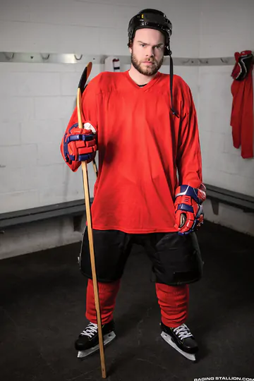 Men with beards fucking in the gym