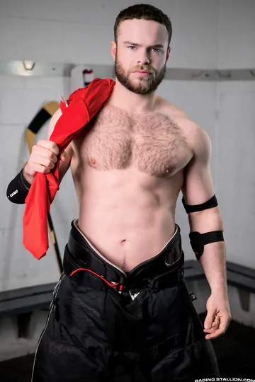 Men with beards fucking in the gym