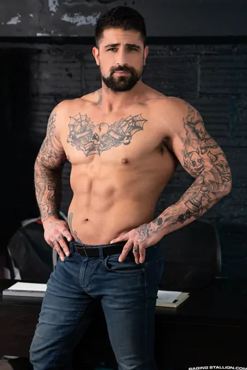 Bareback boning with Ryan Bones