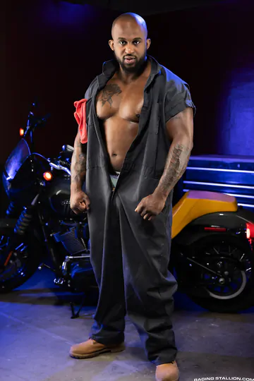 Beefy black guy fucking ass