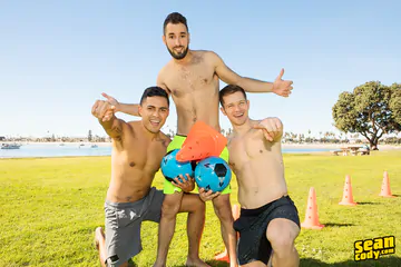 Threesome porn from Sean Cody