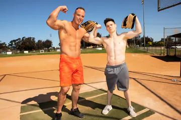 Big hunk fucking sexy Riley