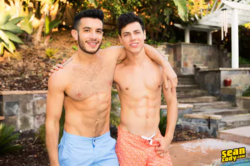 Insanely sexy guy fucking ass