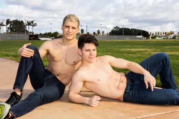 Sexy muscle boy Riley gets fucked