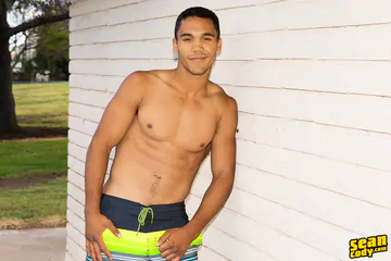 Big cock hunk gets boned