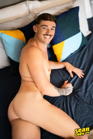 Guy with a smooth ass getting fucked