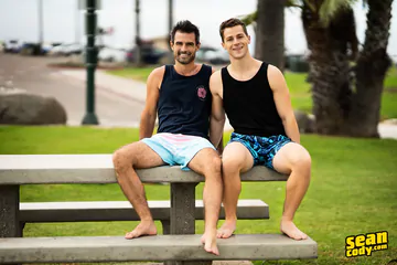 Robbie gets his asshole filled