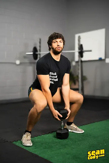 Sexy hunk fucking a trashy guy