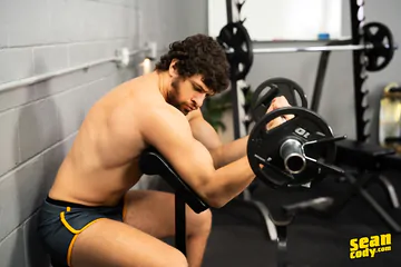 Sexy hunk fucking a trashy guy