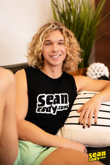 Fit blonde boy getting boned