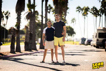 Big guy fucking a smaller one