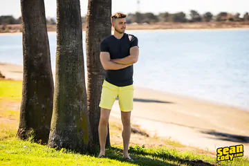 Big guy fucking a smaller one