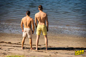 Big guy fucking a smaller one