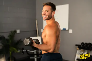 Ripped guy gets fucked in the ass