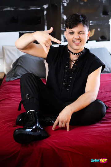 Leo Louis banging a weirdo