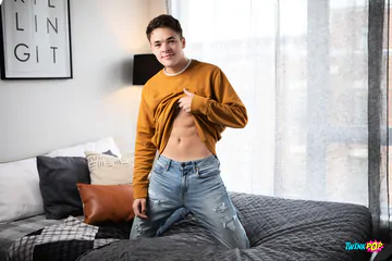 Leo Louis fucking a cute boy
