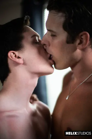 Pale twink getting butt fucked