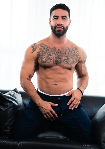 Hottie gets his butt banged