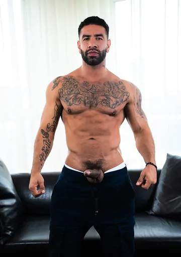 Hottie gets his butt banged