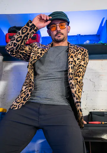 Gay men in a garage fucking